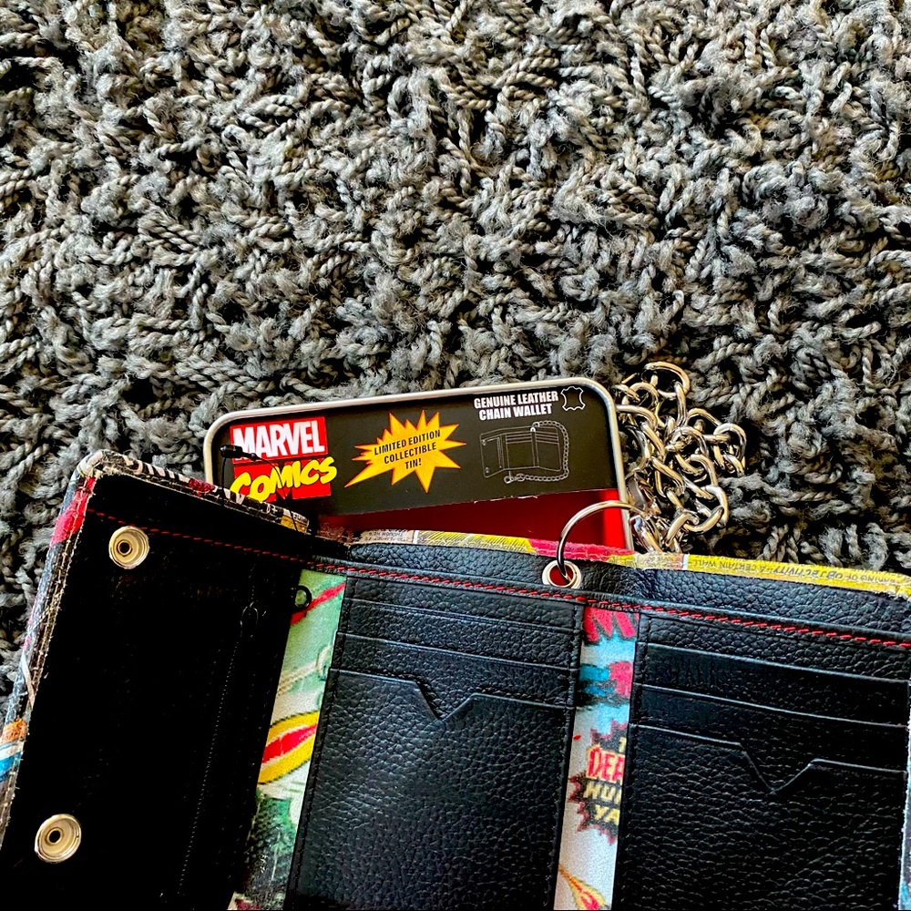 MARVEL Spider-Man trifold wallet and collector tin - Picture 10 of 11